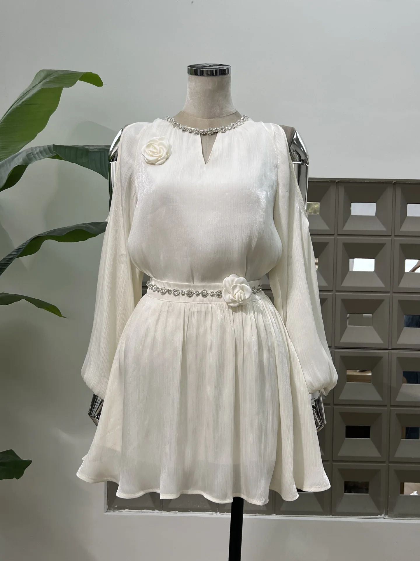 女性用ツーピースドレス オフショルダーブラウス 花柄ラインス - Blouse Off Shoulder のレビューと価格